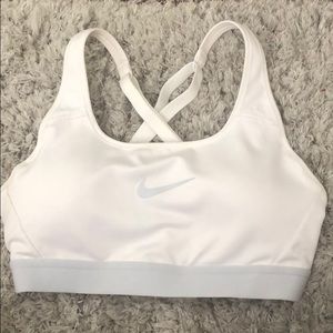 Nike swoosh medium support sport bra